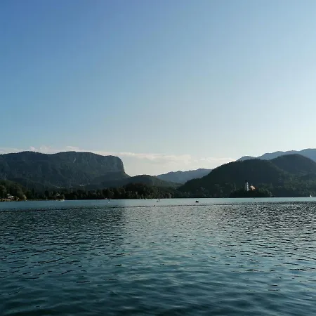 Garden Paradise - Garden, Pond And Castle View *