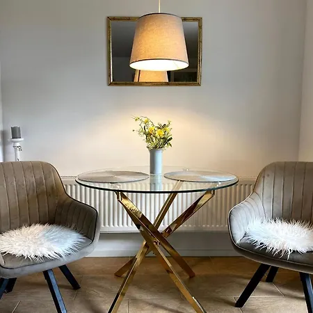 Garden Paradise - Garden, Pond And Castle View *