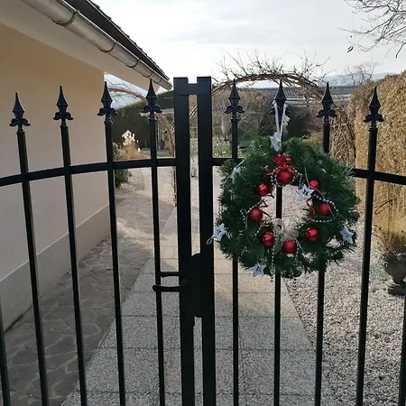 Apartman Garden Paradise - Garden, Pond And Castle View