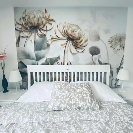 Garden Paradise - Garden, Pond And Castle View * Bled