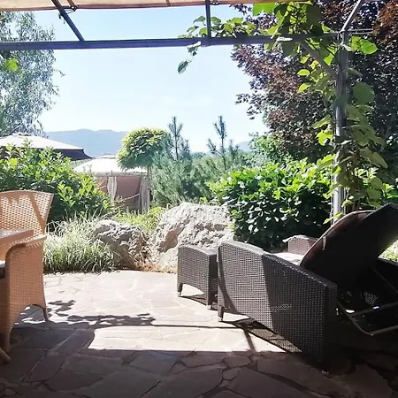Garden Paradise - Garden, Pond And Castle View * בלד