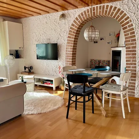 Apartman Garden Paradise - Garden, Pond And Castle View