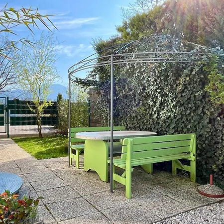 Garden Paradise - Garden, Pond And Castle View בלד