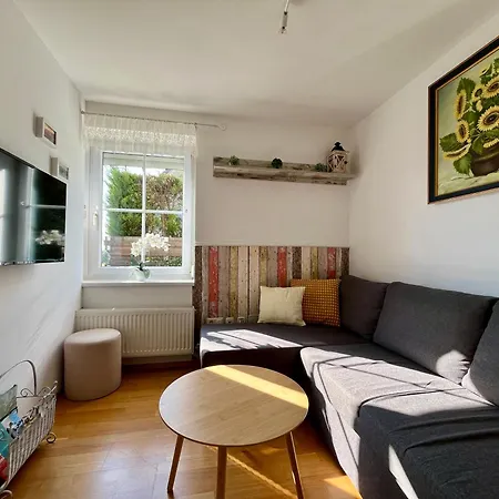 Garden Paradise - Garden, Pond And Castle View Apartman