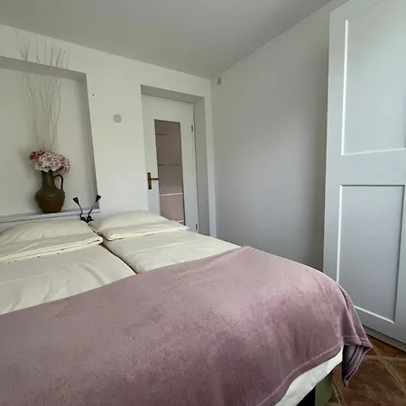 Garden Paradise - Garden, Pond And Castle View Apartament Bled