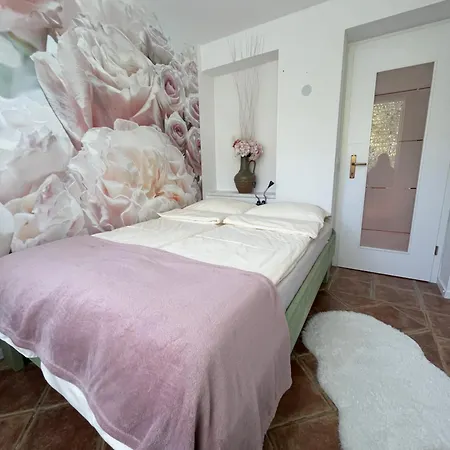 Garden Paradise - Garden, Pond And Castle View * Bled