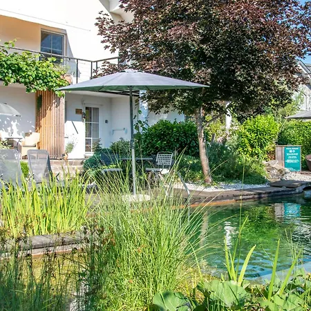 Garden Paradise - Garden, Pond And Castle View Apartman